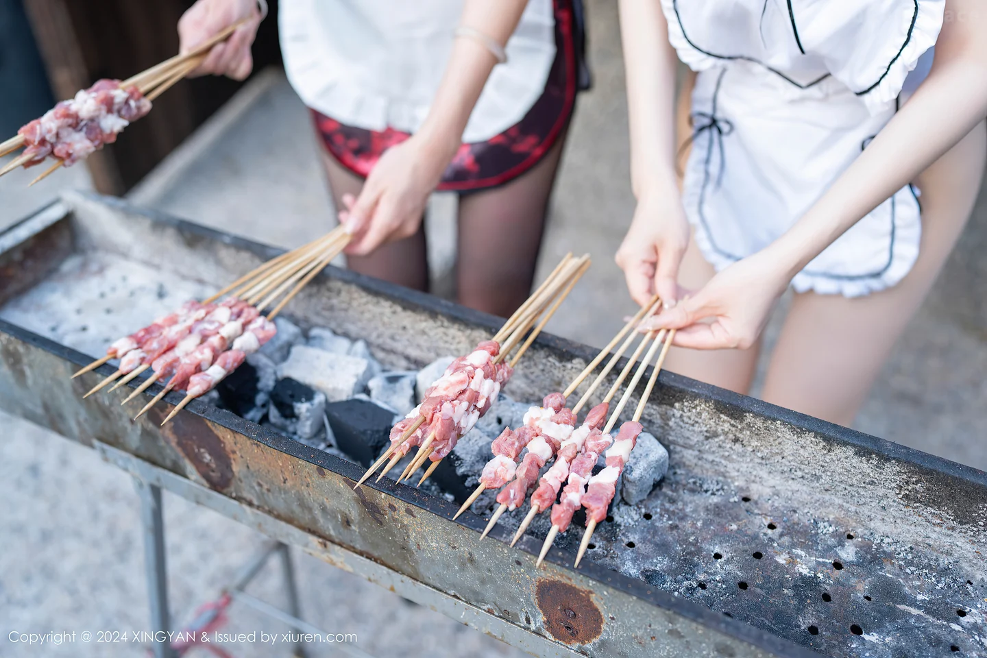 图片[2]-[XINGYAN星颜社]VOL.242 模特合集女神潘思沁＆林幼一烧烤场景性感服饰秀完美身材诱惑写真80P-秀人网官方网站